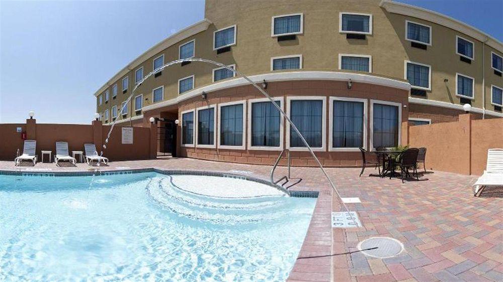 Holiday Inn Express Hotel And Suites Kingsville By Ihg Exterior foto